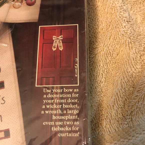 Dimensions 1998 Veggie Bow by Eric Armusik Counted Cross Stitch 17” L Door Bow - Picture 6 of 7